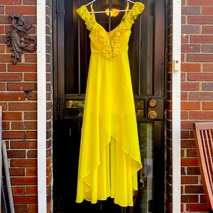 Stunning yellow - sz M -Luxxel off the shoulder dress.